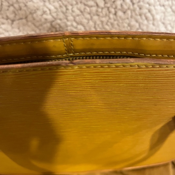 Louis Vuitton Yellow Epi Leather! Shoulder Bag, Dustbag, Wallet and Box Bundle! - Picture 6 of 13
